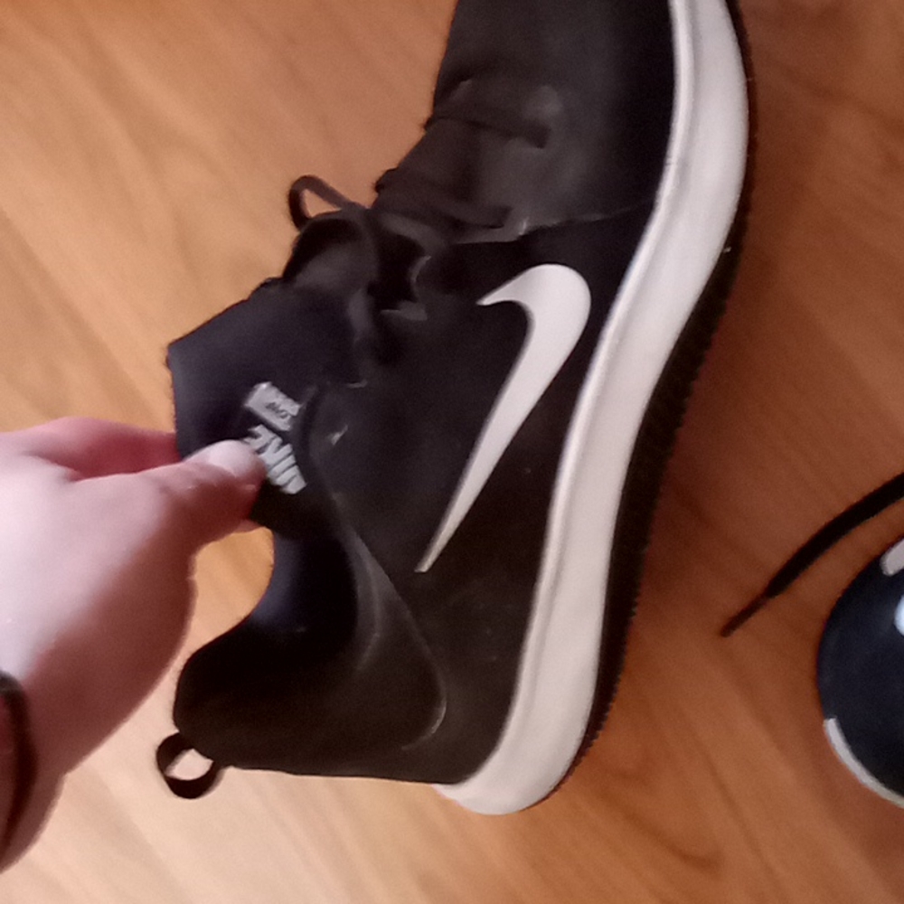 Nikes +